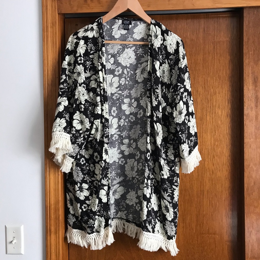 Beautiful b&w floral kimono